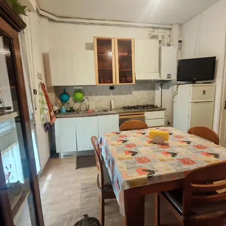 Daire Backpackers Apartament- Il Lupo Affitta *